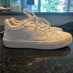 Cariuma Salvas White Leather Sneakers